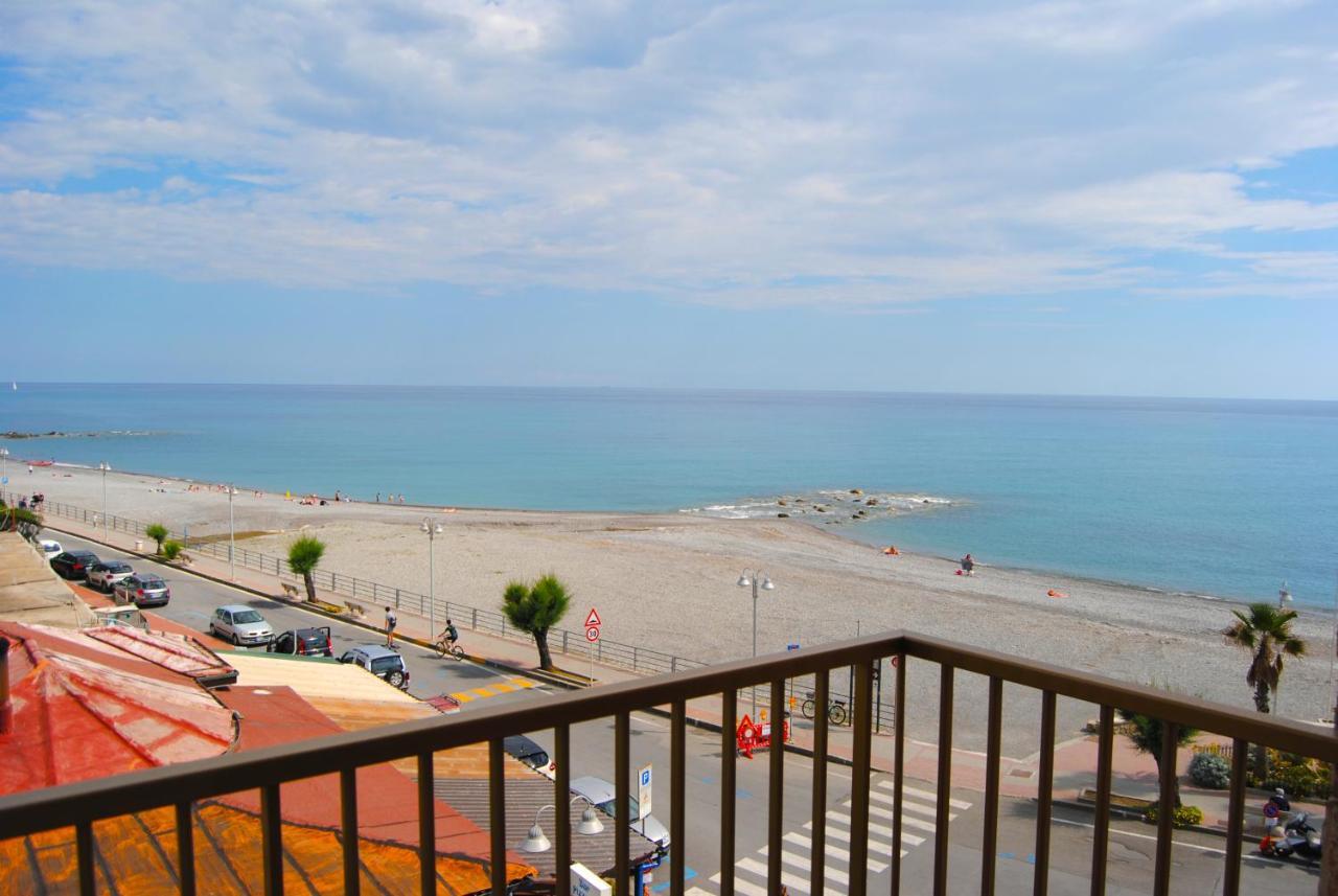 Gaiavacanze Beach Apartment ボルディゲーラ エクステリア 写真